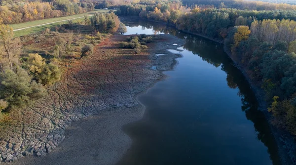 Vista aérea del río y la naturaleza en otoño — Foto de Stock