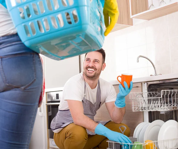 Uomo e donna che fanno lavori insieme — Foto Stock