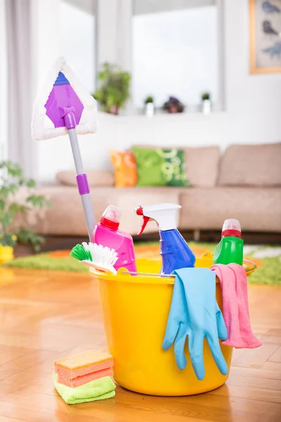 Bucket with cleaning tools in living room — Stock Photo, Image