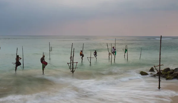 Polak rybaków na wybrzeżu Oceanu w Sri Lanka — Zdjęcie stockowe