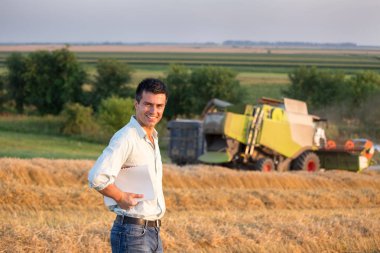 Defter ile mühendis ve hasat alanında birleştirmek