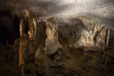 Postojna mağarada sarkıt ve dikitler, en büyük mağara seyahat hedef Slovenya