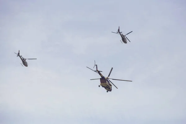 Helicópteros militares voando 5 — Fotografia de Stock