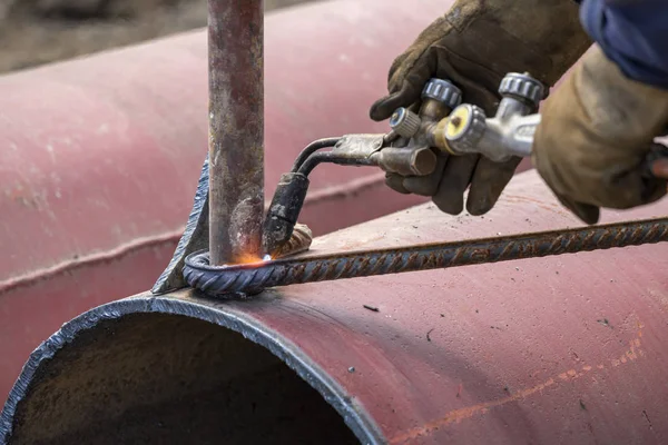 Bend rod with heat — Stock Photo, Image