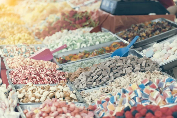 Doces para venda no mercado de rua — Fotografia de Stock