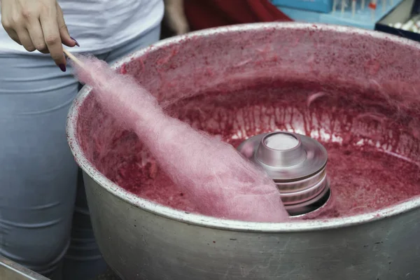 Handrollende Zuckerwatte 4 — Stockfoto