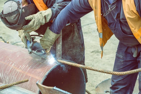焊接团队合作, 工人焊接5 — 图库照片