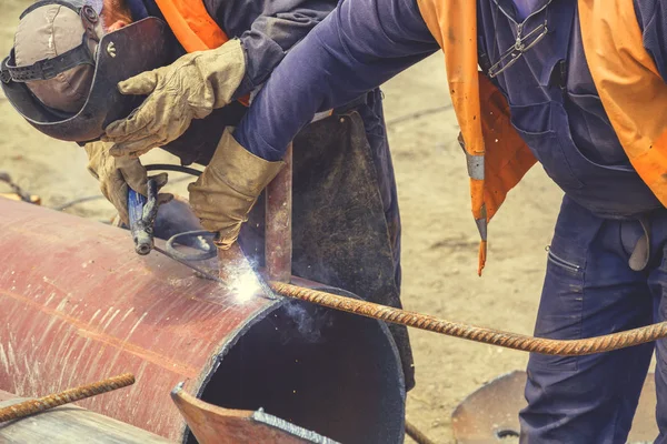 Welding teamwork, workers welding 6 — Stock Photo, Image
