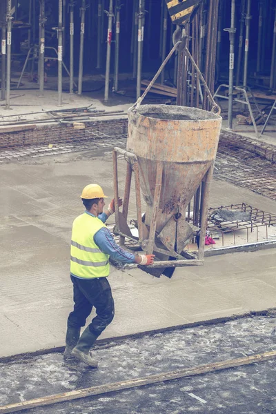 Lavori di colata di gru in calcestruzzo 3 — Foto Stock