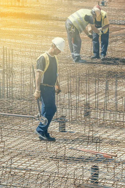 Ironworker workers and iron bars 2 — Stock Photo, Image