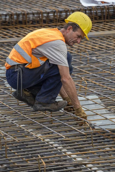 Ironworker jelentő építkezésen — Stock Fotó