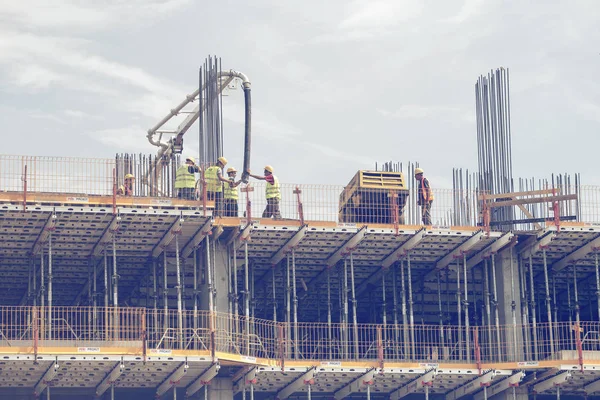 Pouring Concrete In a High Rise Building 2 — Stock Photo, Image