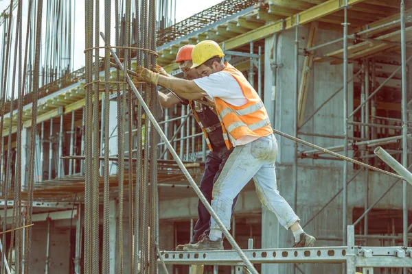 Förbereda järnstänger för betong pelare 3 — Stockfoto