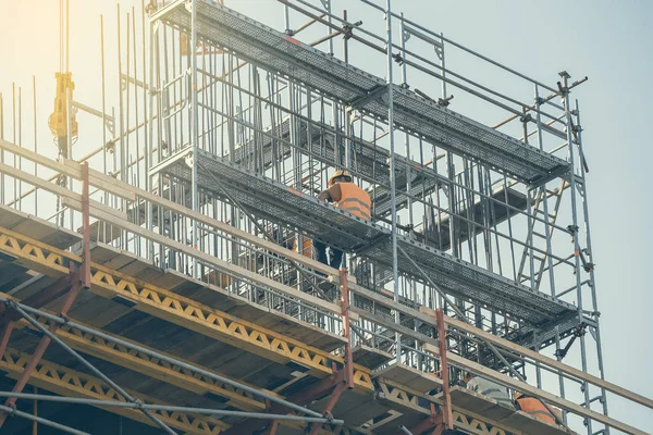 A munkavállalók 2 GyorsVáz azaz Scaffolding képességek — Stock Fotó