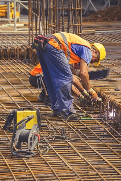 Two ironworkers at work 5 — Stock Photo, Image