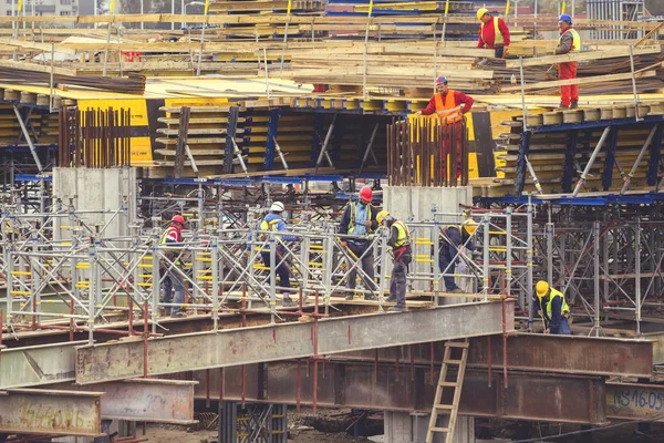 Lavoratori nella costruzione di cavalcavia 4 — Foto Stock