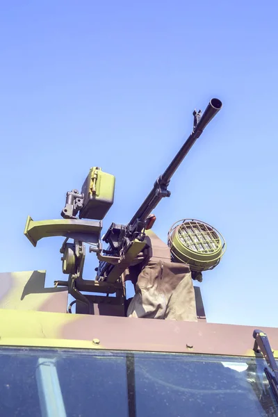 Кулемет інтегрований на військову машину 2 — стокове фото