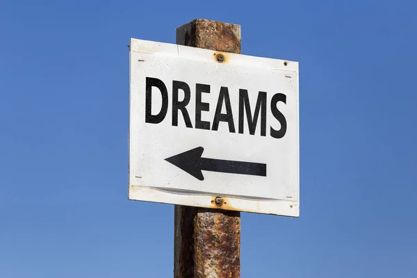 Rüyalar word ve ok yön tabelası — Stok fotoğraf