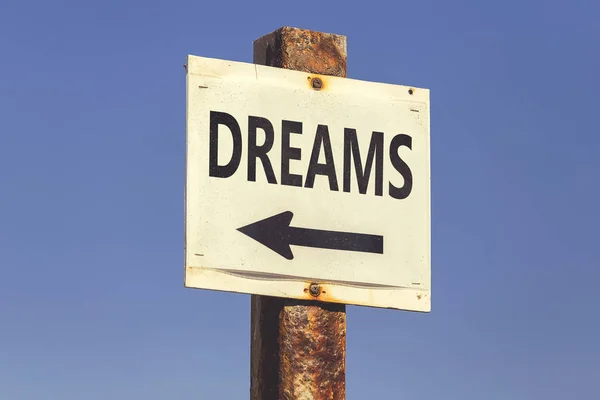 Rüyalar word ve ok tabelasını 2 — Stok fotoğraf