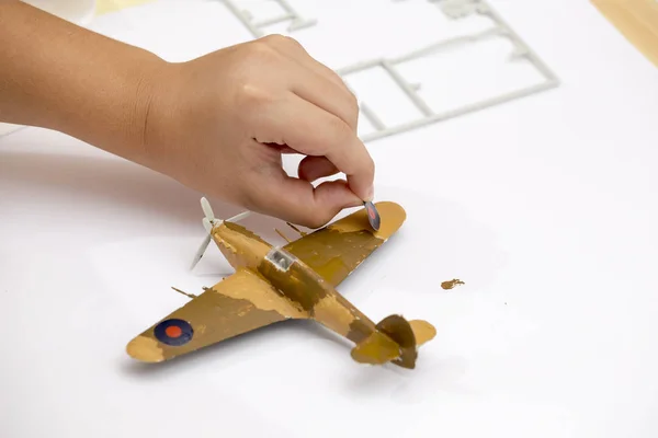 Boy hand apply sticker on model kit — Stock Photo, Image