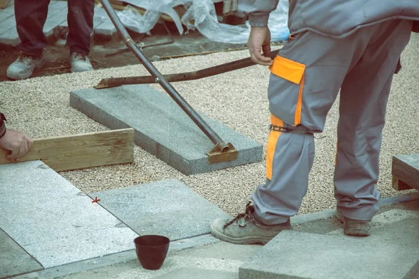 Builder workers lay large paving slabs 3 — Stock Photo, Image