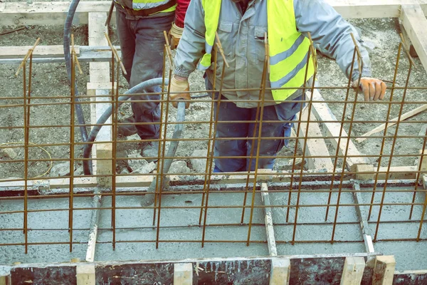 Builders crew using air poker 2 — Stock Photo, Image