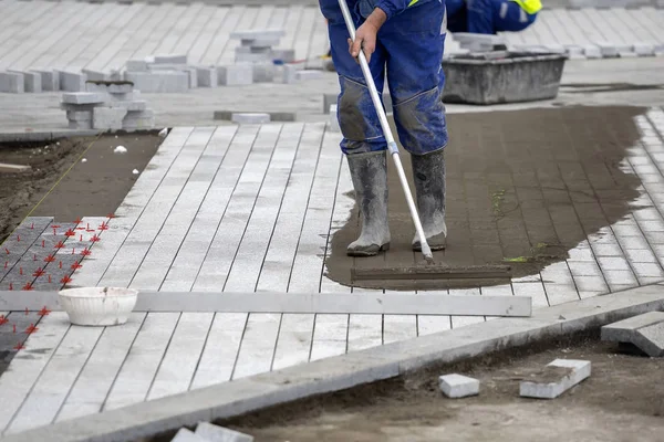 Install paver sidewalk with paving stones — Stock Photo, Image