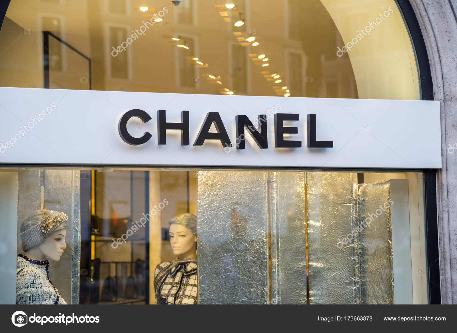 Chanel store logo – Stock Editorial Photo © kataklinger #173663878
