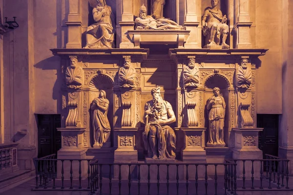 Estátua de Moisés de Michelangelo na basílica 3 — Fotografia de Stock