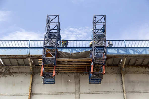 Reparatie en restauratie van het roesten van stalen brug — Stockfoto