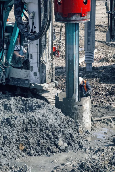 Fabricación de plataformas de perforación para pilotes de cimentación profunda —  Fotos de Stock