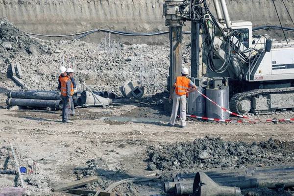 Drilling rig making foundation at construction site — Stock Photo, Image