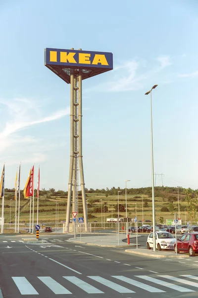 Знак магазина IKEA на шесте 2 — стоковое фото