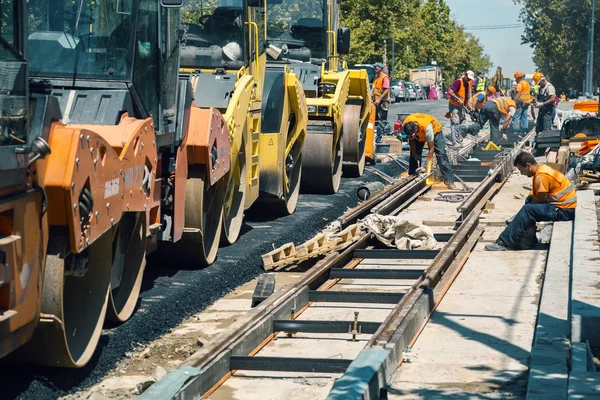 Straat wederopbouw met reparatie tramlijn — Stockfoto