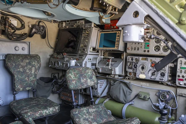 Console in het leger voertuig voor de verdediging van de lucht — Stockfoto