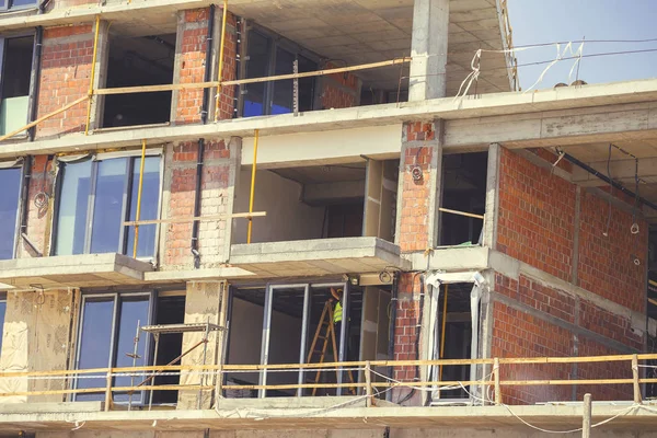 Einbau neuer Fenster in einem neuen Gebäude 2 — Stockfoto