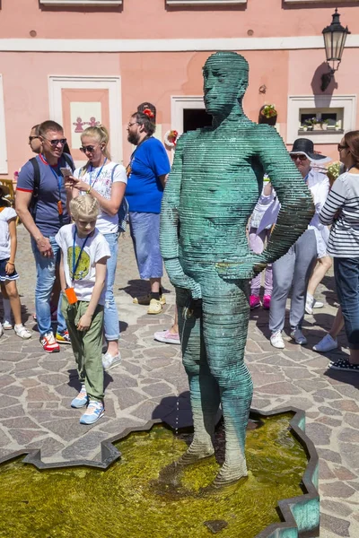 Scultura del piscio di fronte al Museo Kafka — Foto Stock