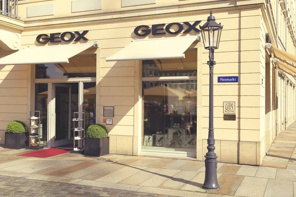 Geox tienda exterior — Foto de Stock