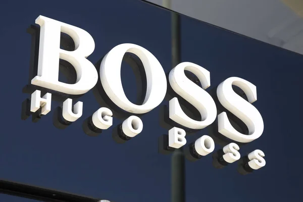 Hugo Boss зберігати знак — стокове фото