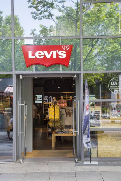 Levi Strauss & Co tienda exterior — Foto de Stock