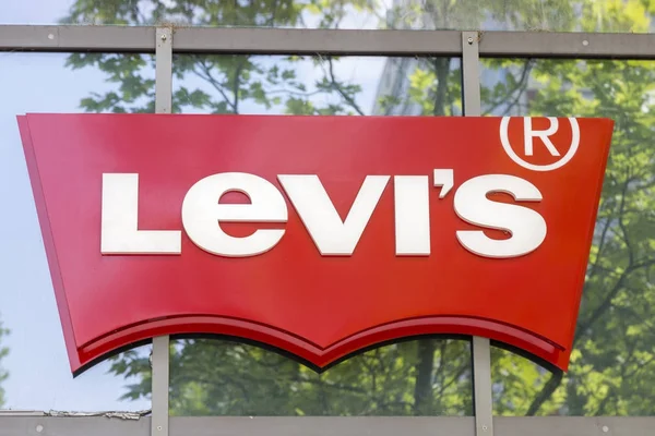 Levi Strauss & Co store sign — Stok Foto