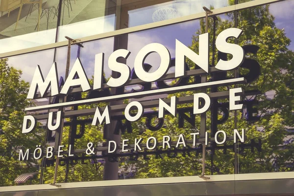 Letrero del logotipo de la tienda Maisons du Monde — Foto de Stock