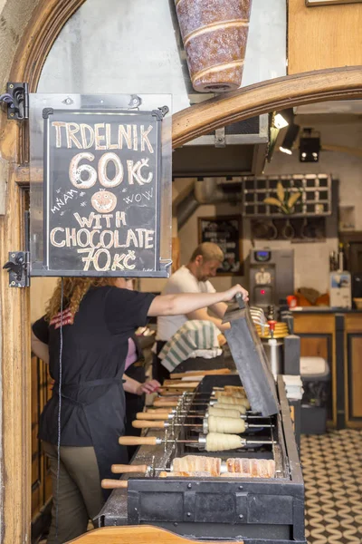 Local de venda de trdelnik checo — Fotografia de Stock