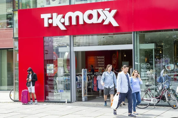 T.K. Maxx logotipo loja exterior — Fotografia de Stock