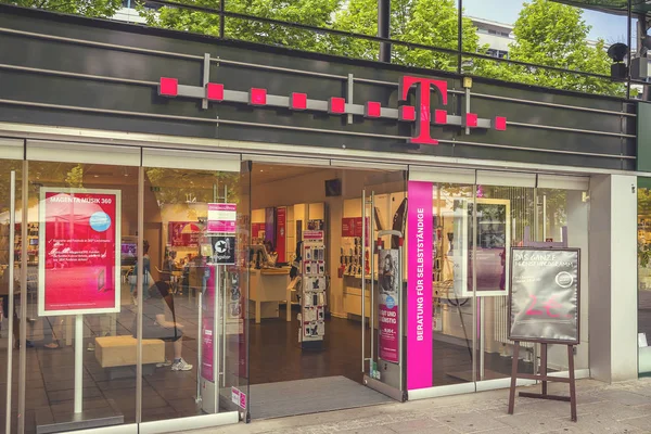 T-Mobile tienda exterior 2 — Foto de Stock