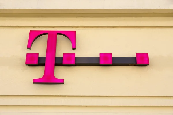 Знак магазина T-Mobile — стоковое фото
