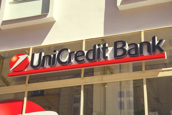 Unicredit bank znak — Zdjęcie stockowe