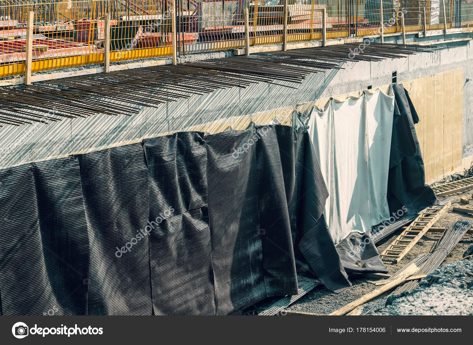 Building Basement Walls With Waterproofing Membrane 2