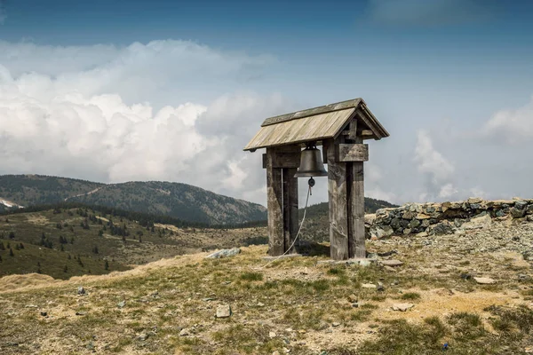 Church Bell på Nebeske stolice (himmelska stolar) tätort 2 — Stockfoto