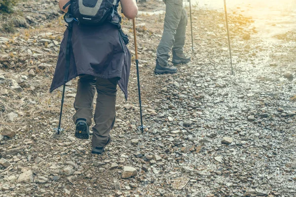 Couple traveling in mountains with hiking gear 3 — Stock Photo, Image